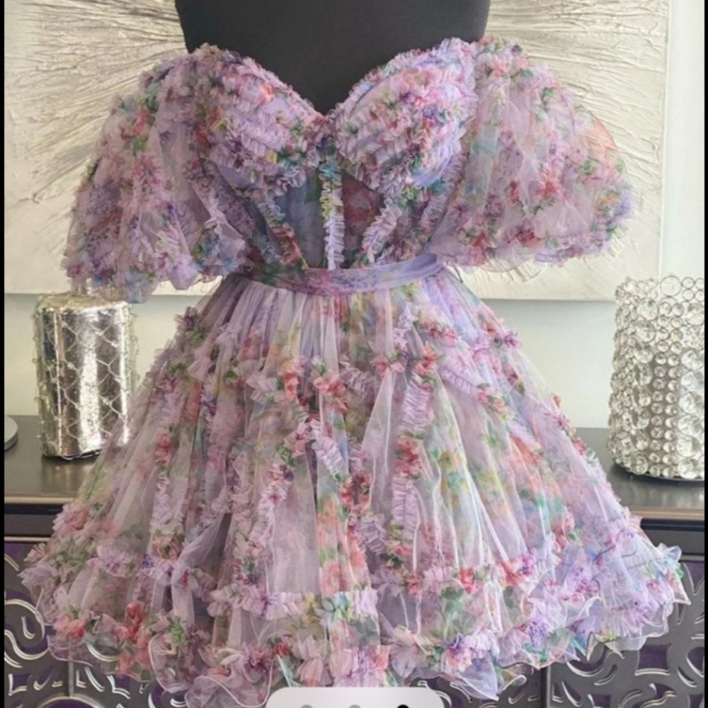 This is a BEAUTIFUL Sherri hill inspired dress.